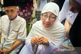 Tak hanya kakak, Titiek Puspa juga sosok ibu & teman bagi adik-adiknya