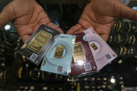 Emas di Pegadaian kompak anjlok hingga Rp23.000 per gram pada Selasa