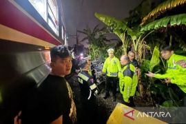 KAI rekayasa perjalanan KRL imbas tabrakan dengan mobil di Bogor