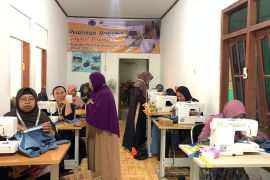 Arutmin dorong kemandirian ekonomi warga lingkar tambang Kintap Kalsel