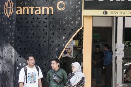 Harga emas Antam terus merangkak naik, kini ke angka Rp1,968 juta/gram