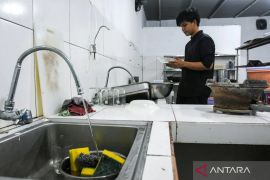 Kriminal kemarin, jasad dalam karung hingga penggelapan dana MBG
