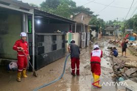 PMI Cianjur : 15 relawan berikan pelayanan kemanusiaan pascabanjir