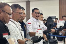 Bea Cukai Batam gagalkan penyeludupan sabu disembunyikan di sandal