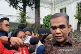 Makan siang bareng Prabowo, Muzani: Tak bahas mundurnya Hasan Nasbi