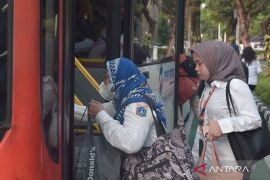 Jakarta kemarin, ASN naik angkutan umum hingga sisa dana hibah KPU
