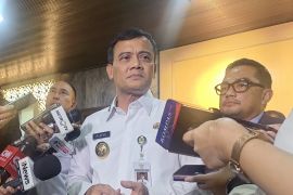 Gubernur Jateng pilih ikuti aturan hukum ketimbang siswa di barak TNI