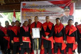 Raja Rutong kota Ambon beri gelar adat untuk Wamenkum