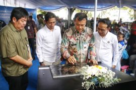 Gubernur Jateng hadiahkan koperasi buruh sambut May Day