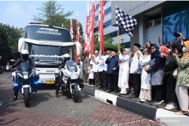 Pemkot Jaktim lepas 150 jamaah calon haji di Cakung
