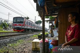 Pemprov DKI Jakarta akan bangun pagar pembatas di sepanjang bantaran rel