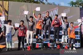 Andy Prayogo juarai 76 Indonesian Downhill 2025 di Kudus