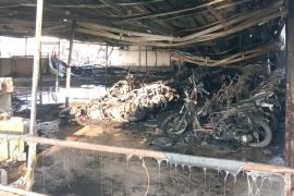 Damkar Jepara padamkan kebakaran parkir berisi ratusan motor