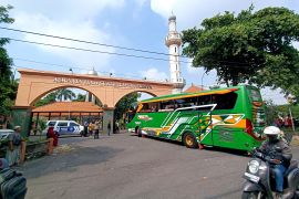 PPIH Surabaya temukan jamaah bawa rokok lebih dari 200 batang