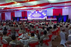 Prabowo dan Try Sutrisno duduk satu meja di Halal Bihalal purnawirawan