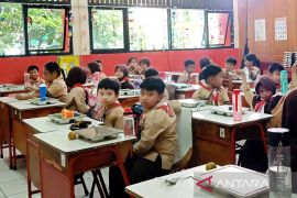 Dikunjungi Bill Gates dan Prabowo, MBG di SDN Jati 03 ada menu kentang