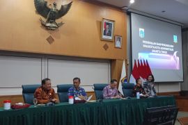Pemkot cek rusaknya JPO dan kabel semrawut di Jaktim