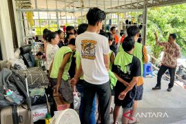 Kemlu pulangkan tiga WNI rentan dari Kamboja