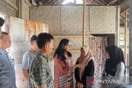 DPR kunjungi keluarga tidak mampu calon siswa Sekolah Rakyat di Bantul
