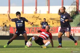 Alfredo Vera minta Madura United bangkit pada dua laga tersisa