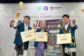 Empat mahasiswa ini ubah limbah tahu jadi kemasan plastik