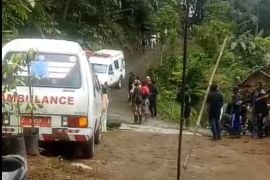 Belasan korban tewas diduga akibat ledakan amunisi di Garut