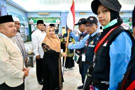 164 Jch asal Bengkalis diberangkatkan menuju Madinah dari Embarkasi Batam