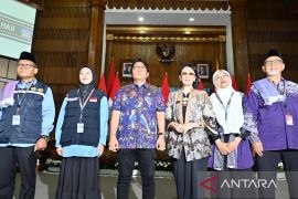 Gantikan ibu yang wafat, Nadia jadi jamaah calon haji termuda di Bali