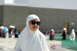 Gantikan ibu yang wafat, Inayatul temani ayahanda ke tanah suci