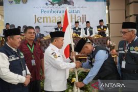 Gubernur Jambi lepas 445 calon haji tergabung dalam kloter 16