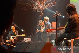 Rhoma Irama kejutkan penonton di konser God Bless