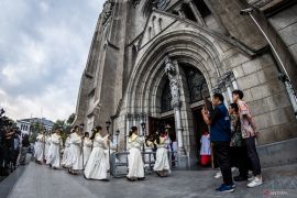 Paus Leo XIV serukan persatuan Gereja Katolik di misa pelantikannya