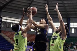 IBL 2025 : Pacific Caesar Surabaya tekuk Prawira Bandung 90-78