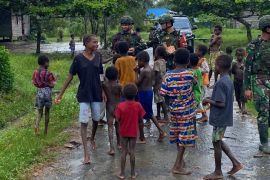 Satgas Yonif 141/AYJP laksanakan patroli sambang warga di Kimaam-Papua