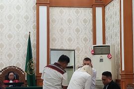 Dua WNA Rusia di Bali divonis 10 bulan penjara kasus prostitusi daring