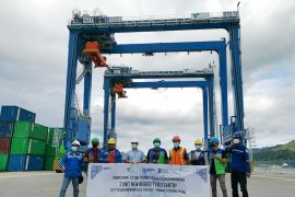 Pelindo tegaskan RTG TPK Bitung yang alami insiden bukan alat bekas