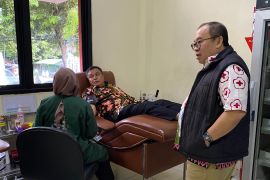 Sekretaris Kota Jakbar donorkan darah di markas PMI