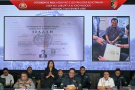 Hukum kemarin, ijazah Jokowi dipastikan asli hingga Tom Lembong sakit