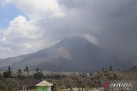 Aktivitas Gunung Lewotobi Laki-Laki masih Level IV