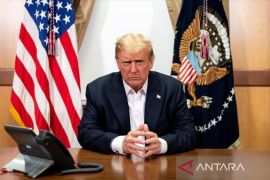 Trump ancam kenakan tarif 25 persen jika iPhone tidak diproduksi di AS