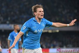 Napoli buka musim dengan kemenanggan 2-0 atas Sassuolo, Idzes duduk di bangku cadangan