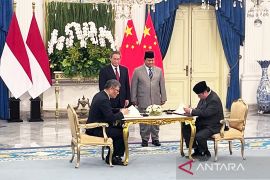 Prabowo dan Li Qiang saksikan penandatanganan empat kerja sama ekonomi