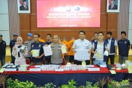 Polres Bekasi tangkap delapan pemalsu produk kosmetik