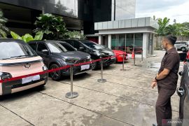 KPK sita 2 mobil usai periksa 4 saksi kasus Kemenaker pada Jumat lalu