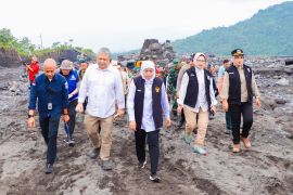 Khofifah perintah percepat perbaikan tanggul rusak akibat lahar Semeru