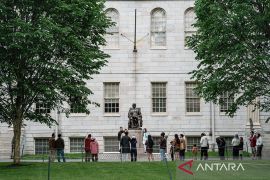 Trump minta Harvard batasi mahasiswa asing hanya 15 persen