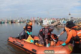 SAR Banyuwangi temukan jasad dua nelayan korban kapal tenggelam