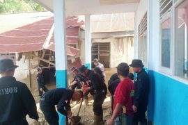 Polda Sulteng kerahkan 40 personel bantu penanganan banjir di Donggala