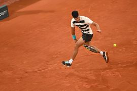 Alcaraz lewati rintangan untuk melaju ke babak ketiga di Roland Garros