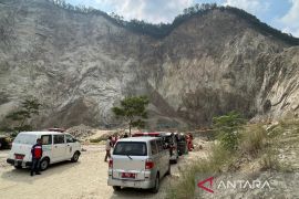 Gubernur Jabar cabut izin tambang di Gunung Kuda usai longsor